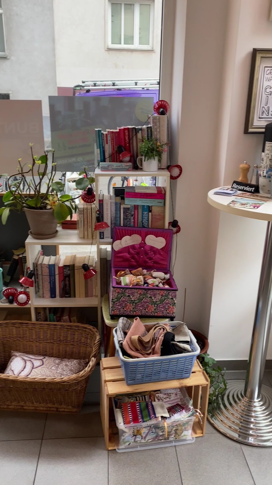 Café Vitrine: the place