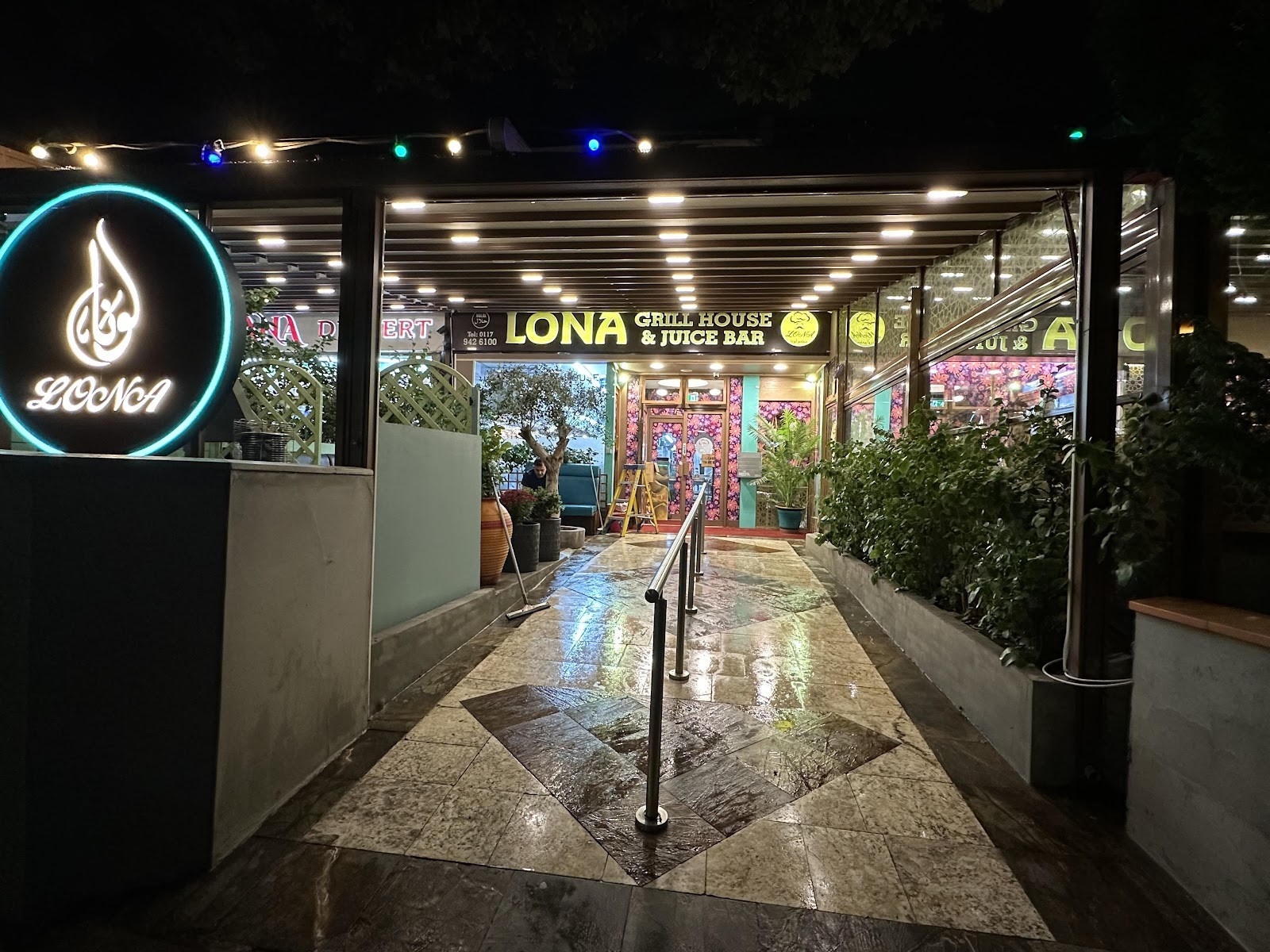 Lona Grill House & Juice Bar: the place
