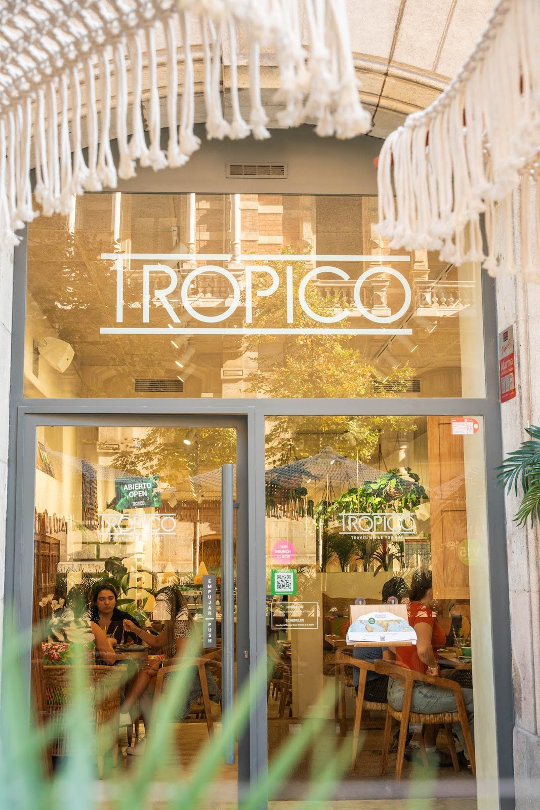Trópico: the place