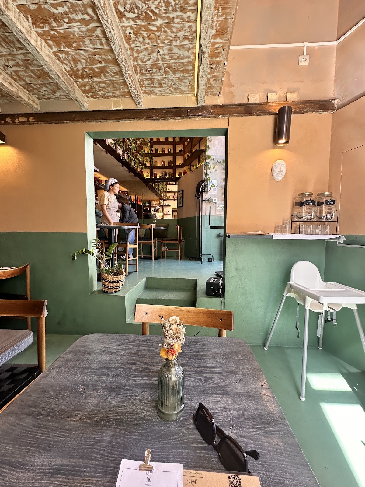 Dede's: the place