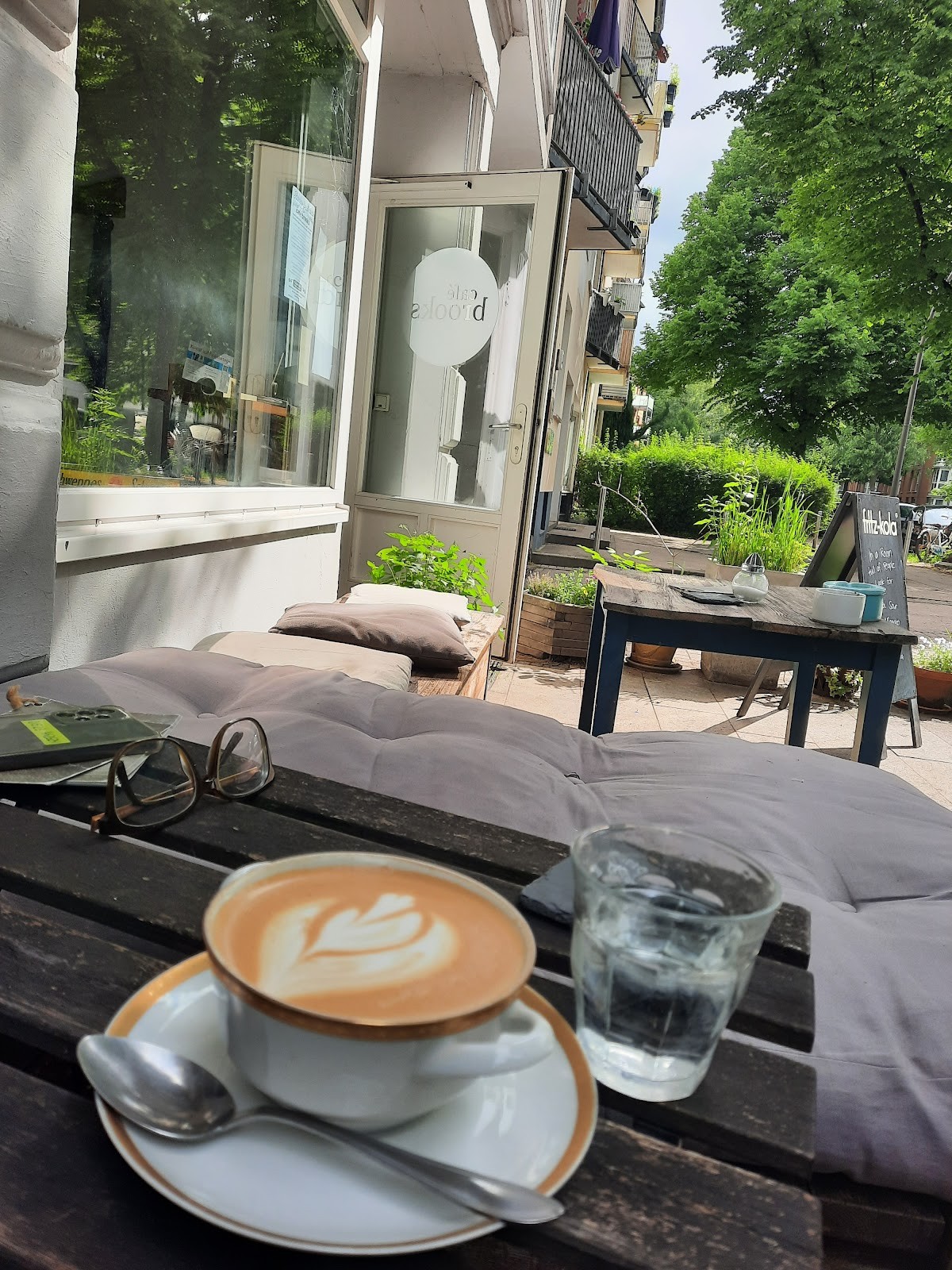 café brooks: the place