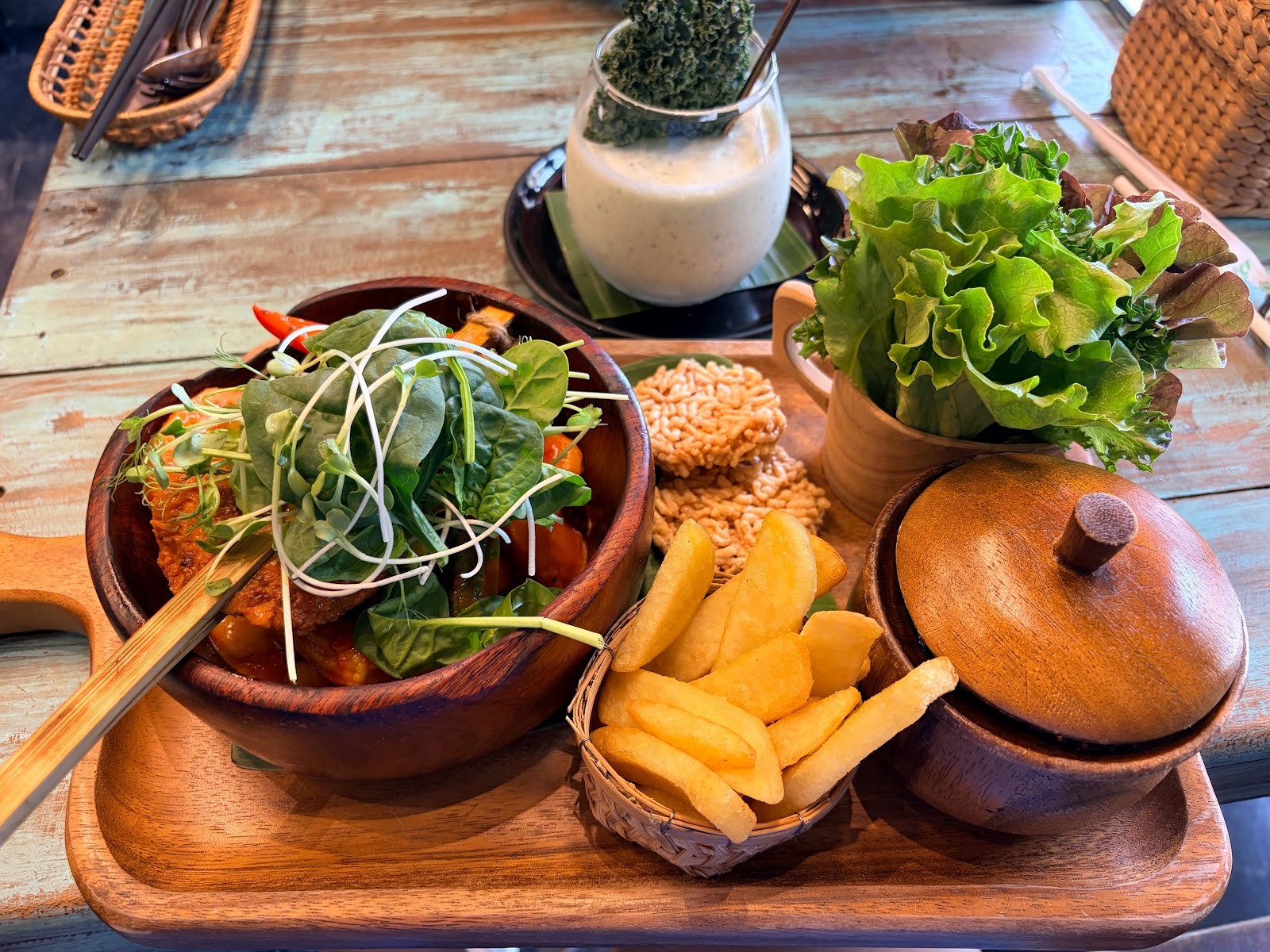 Mango Vegetarian & Vegan: food & drinks