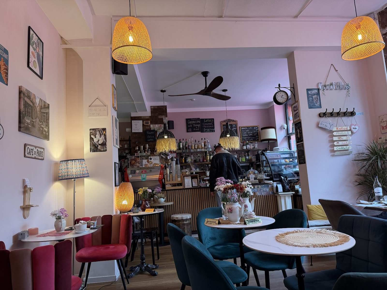 Le Petit Café: the place