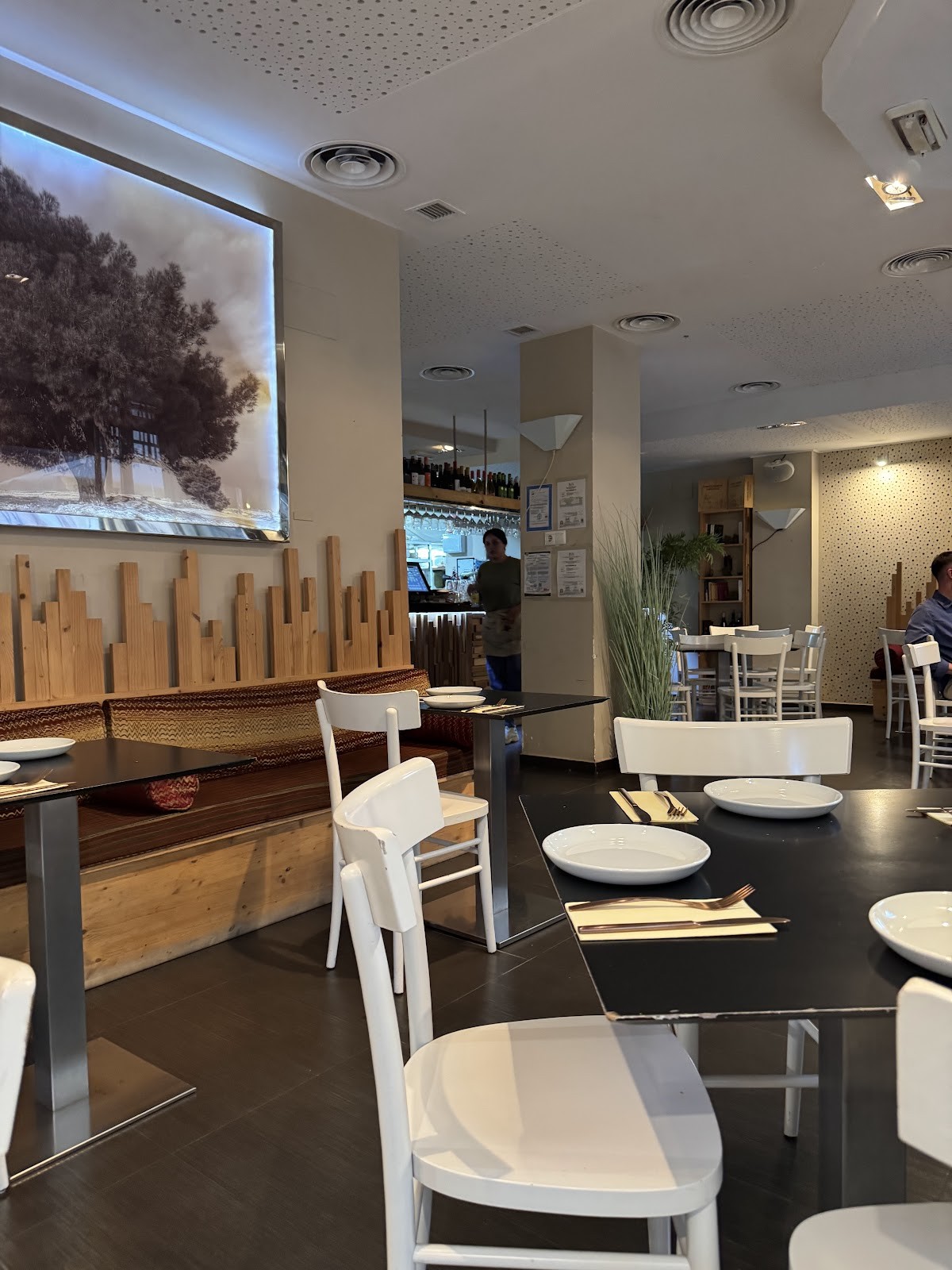 Beirut - Restaurante Libanés en Ruzafa: the place