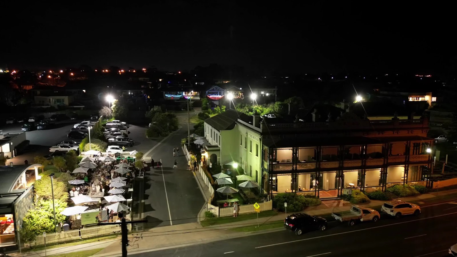 The Royal Hotel Mornington & Walter’s Dining Hall: the place