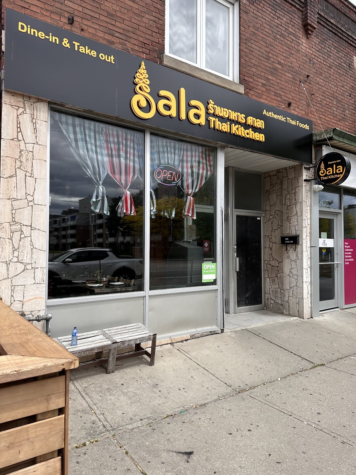 Sala Modern Thai Kitchen (Danforth Ave): the place