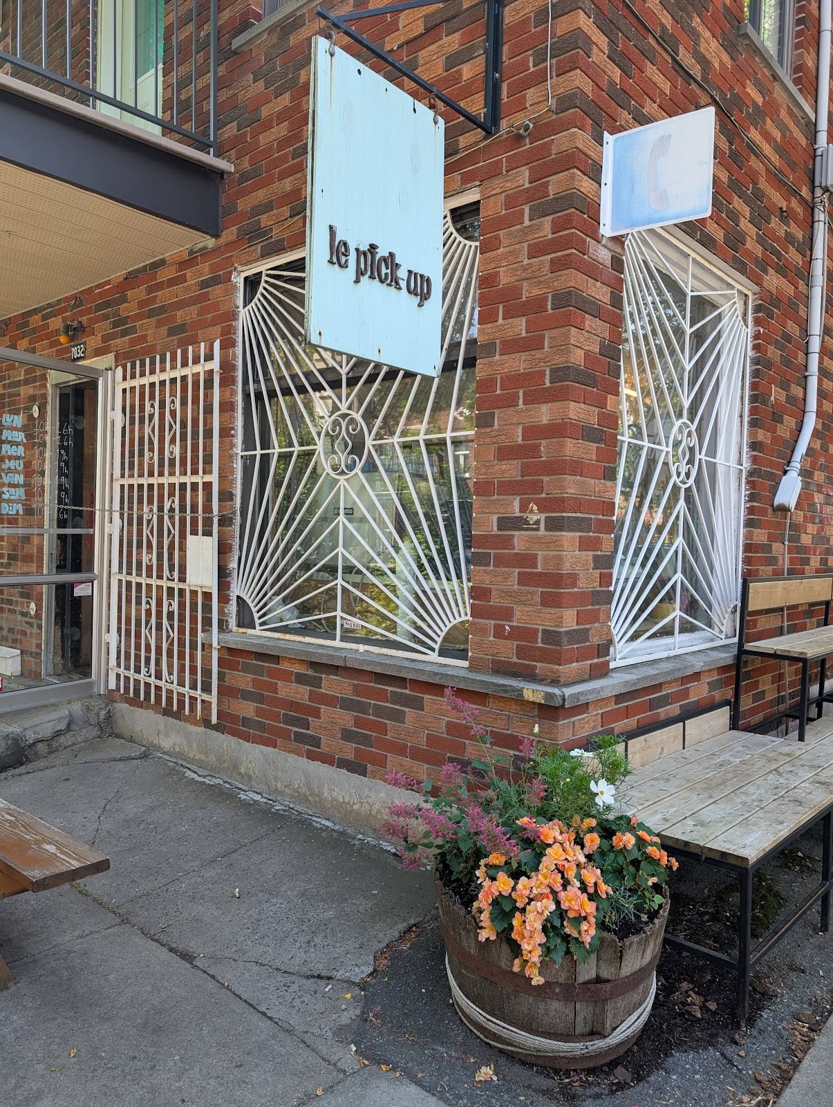 Depanneur Le Pick Up: the place