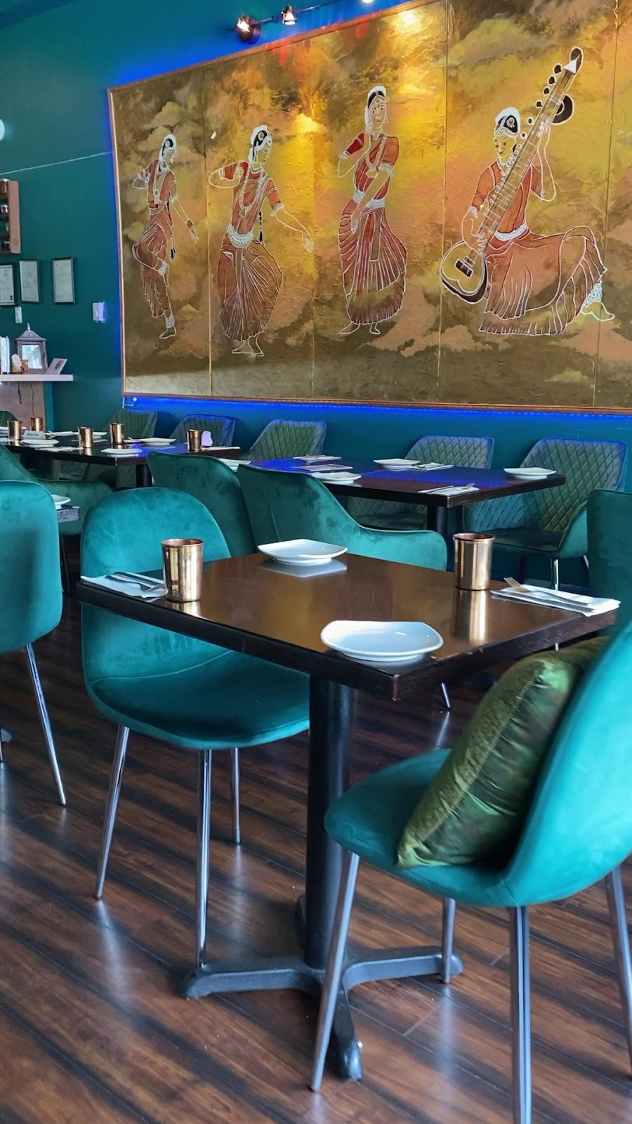 Hariyali Express Indian Cuisine & Bar: the place