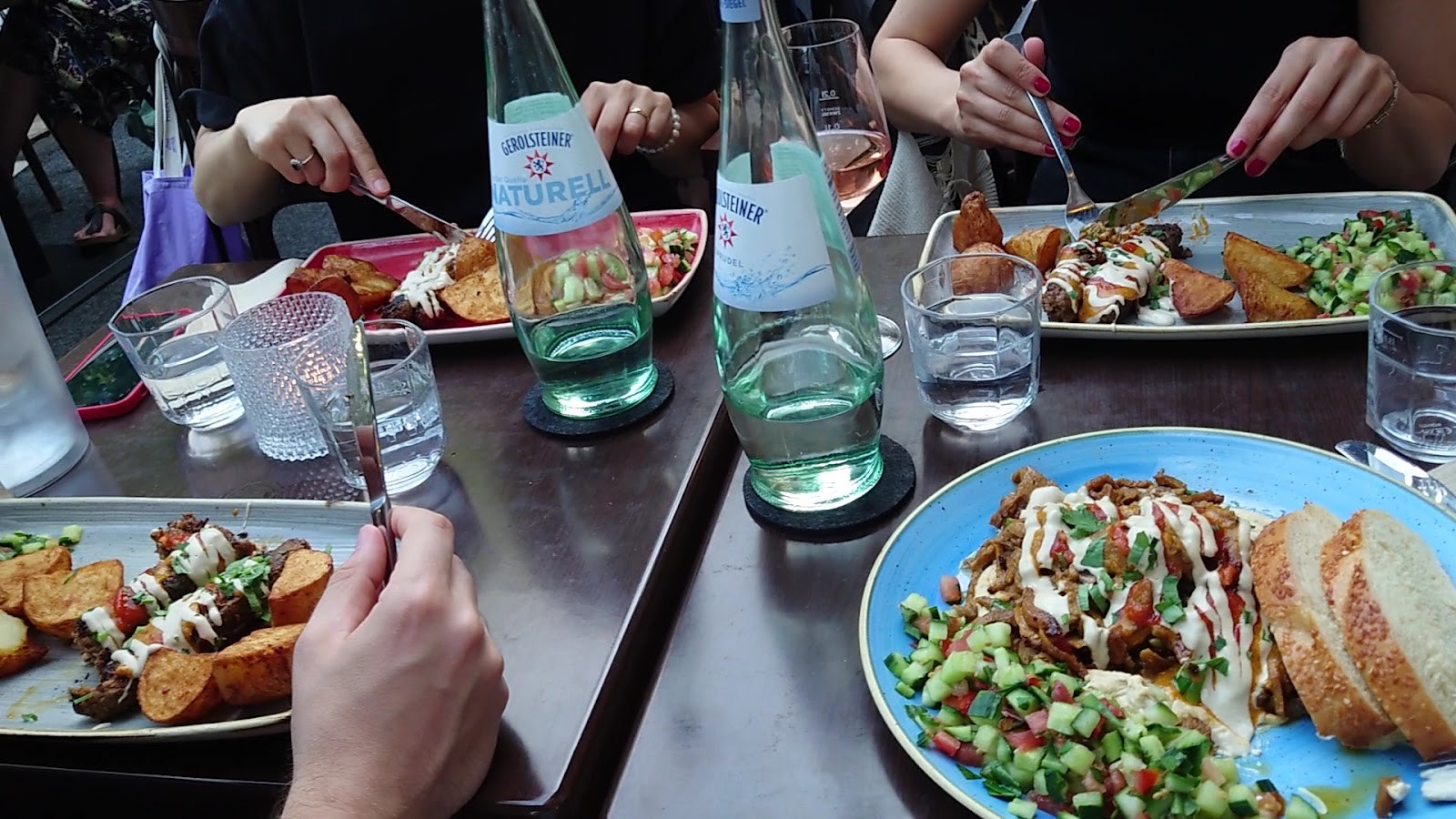 Kuli Alma: food & drinks