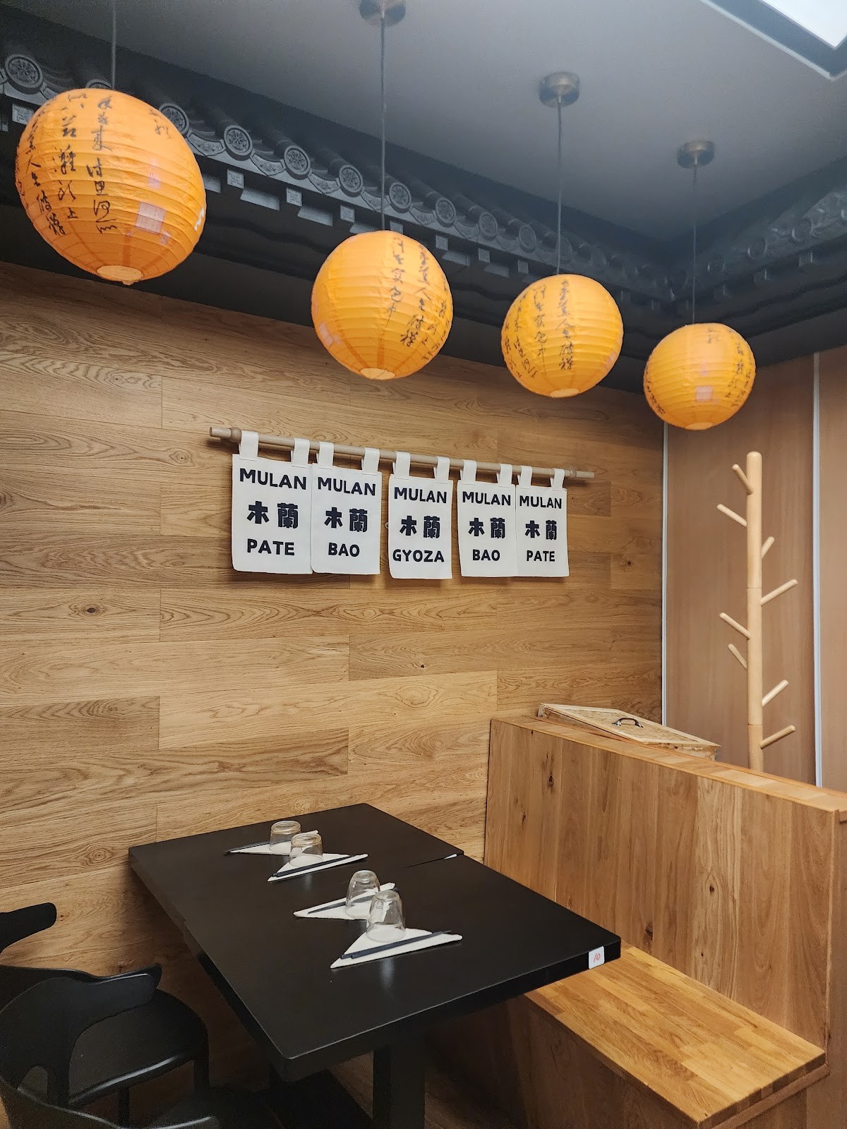 MULAN Nouilles BAR 木蘭: the place