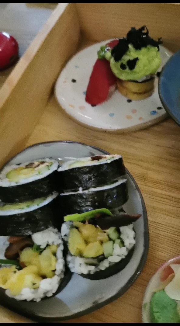 Youmiko Vegan Sushi: food & drinks