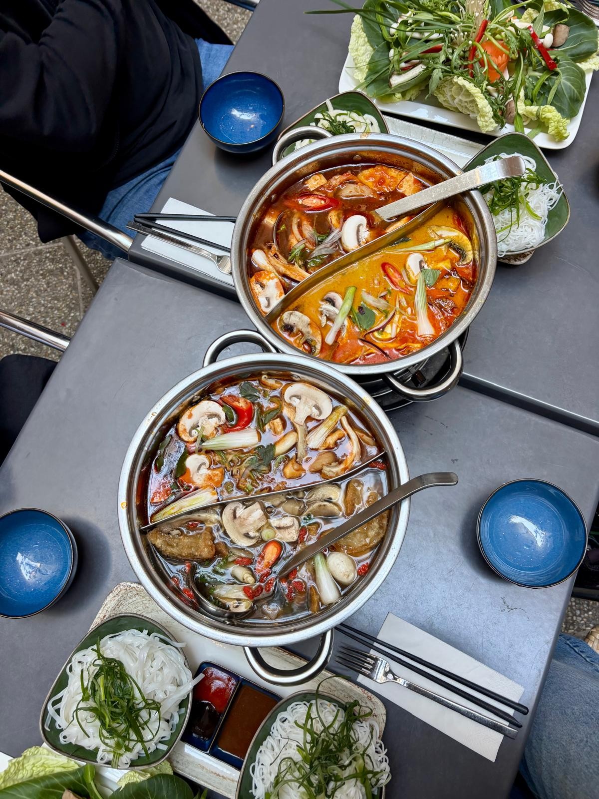 Vevi Vegan Rolls & Pots: food & drinks