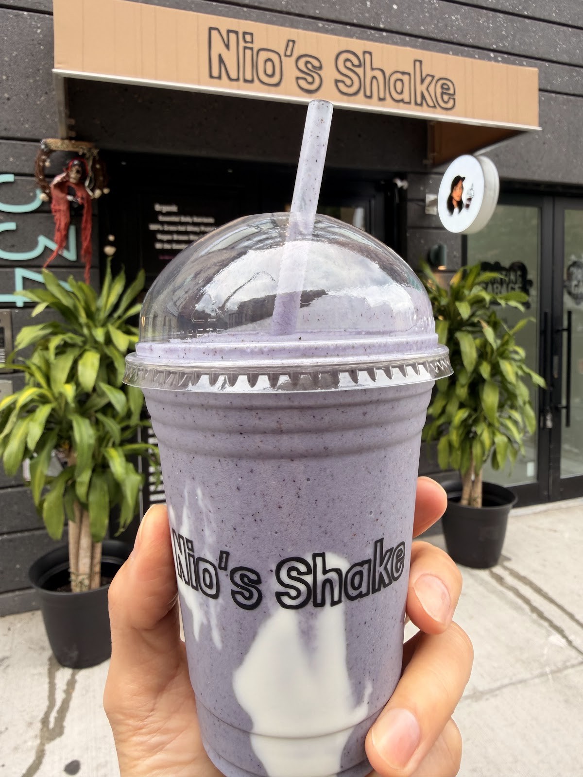 Nio's Shake: food & drinks