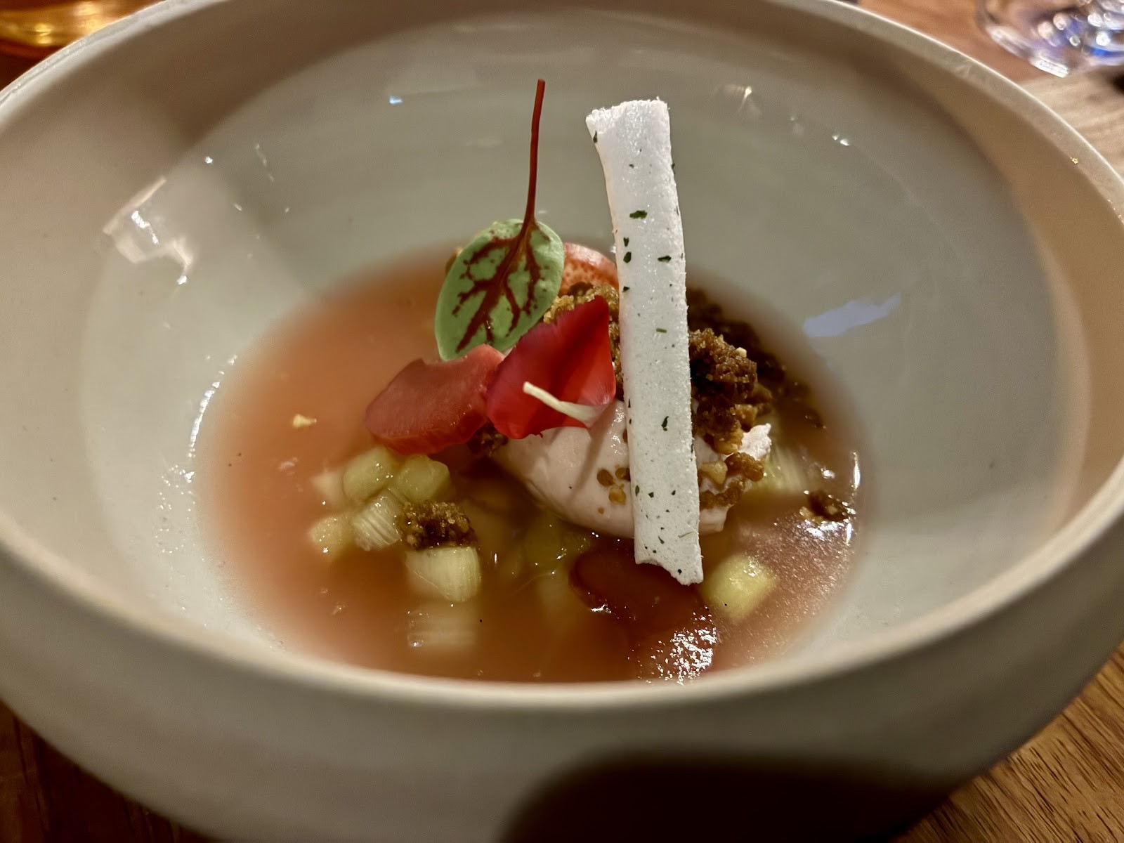LEUCHTENDROTER: food & drinks
