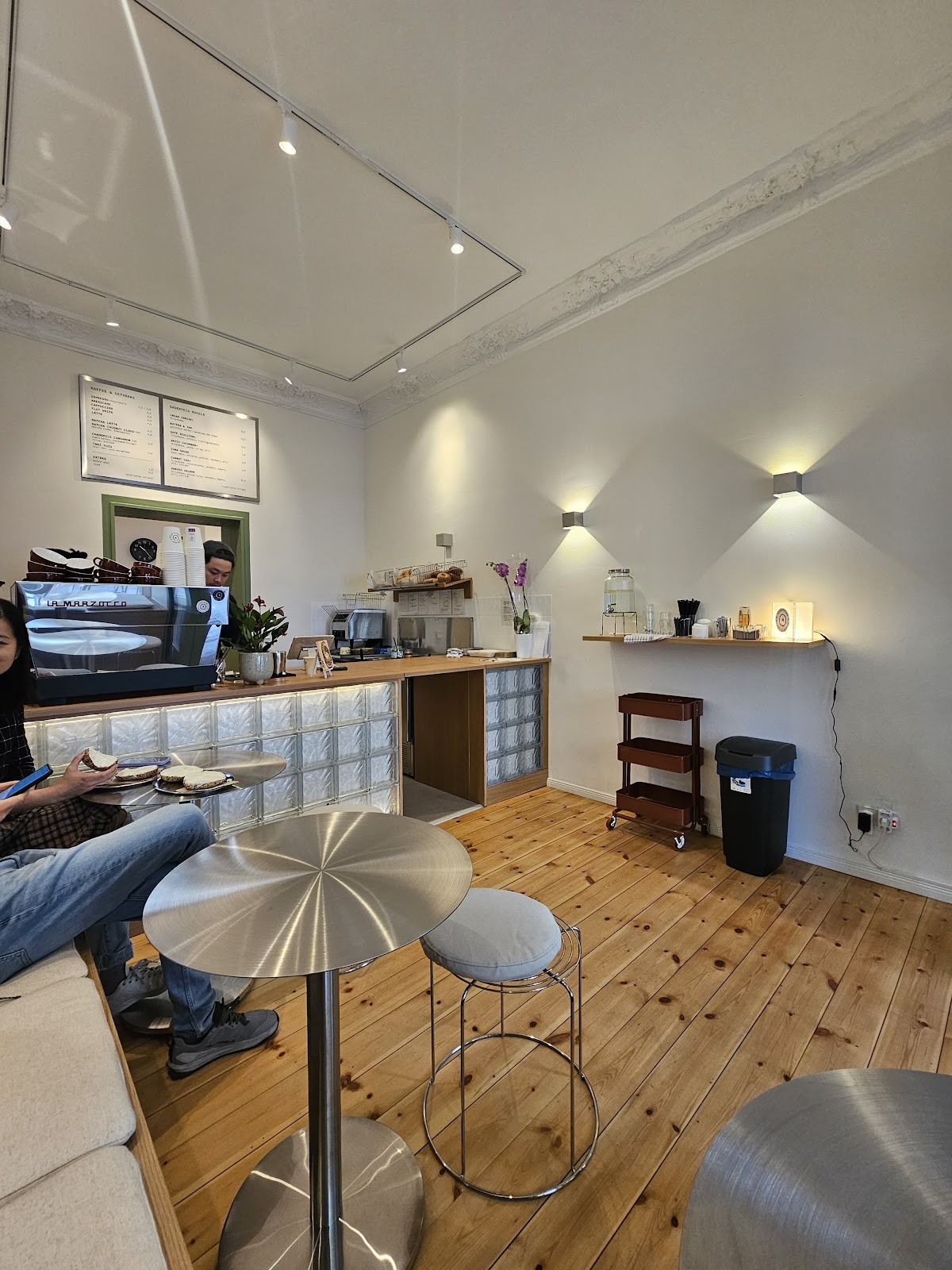 EVERYTHING Bagels & Coffee: the place