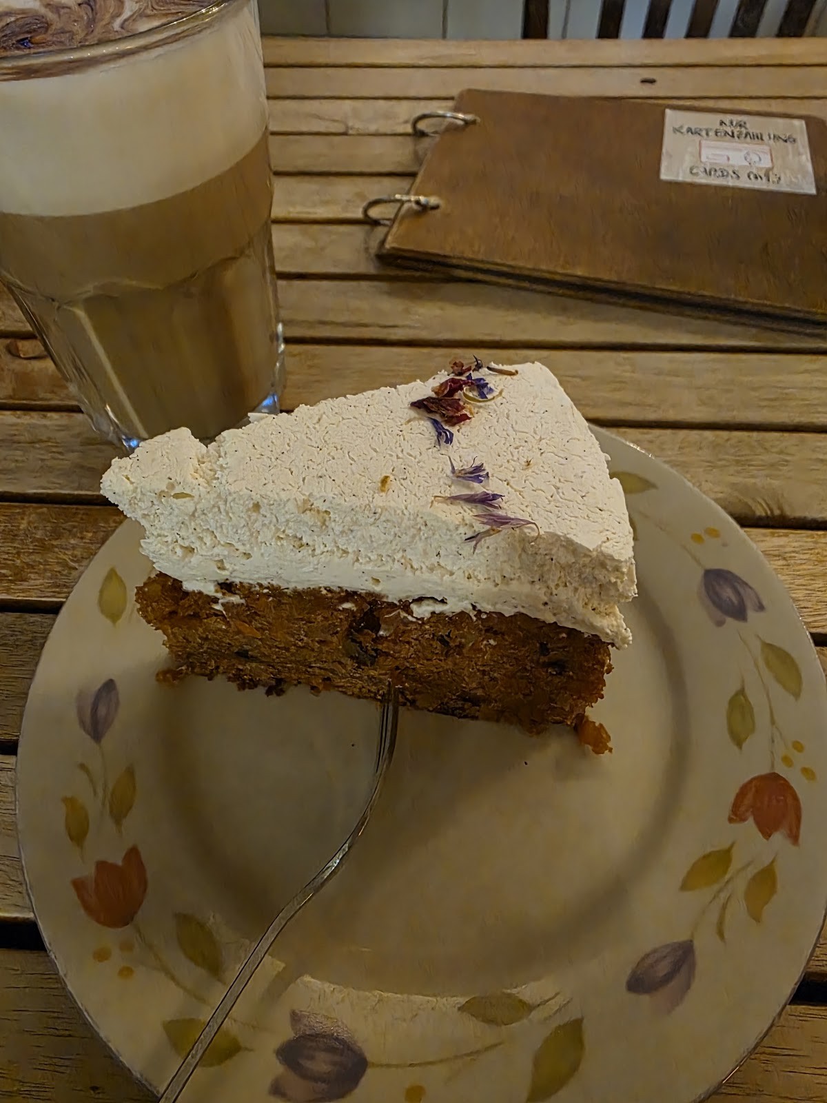 Café Rotkehlchen: food & drinks