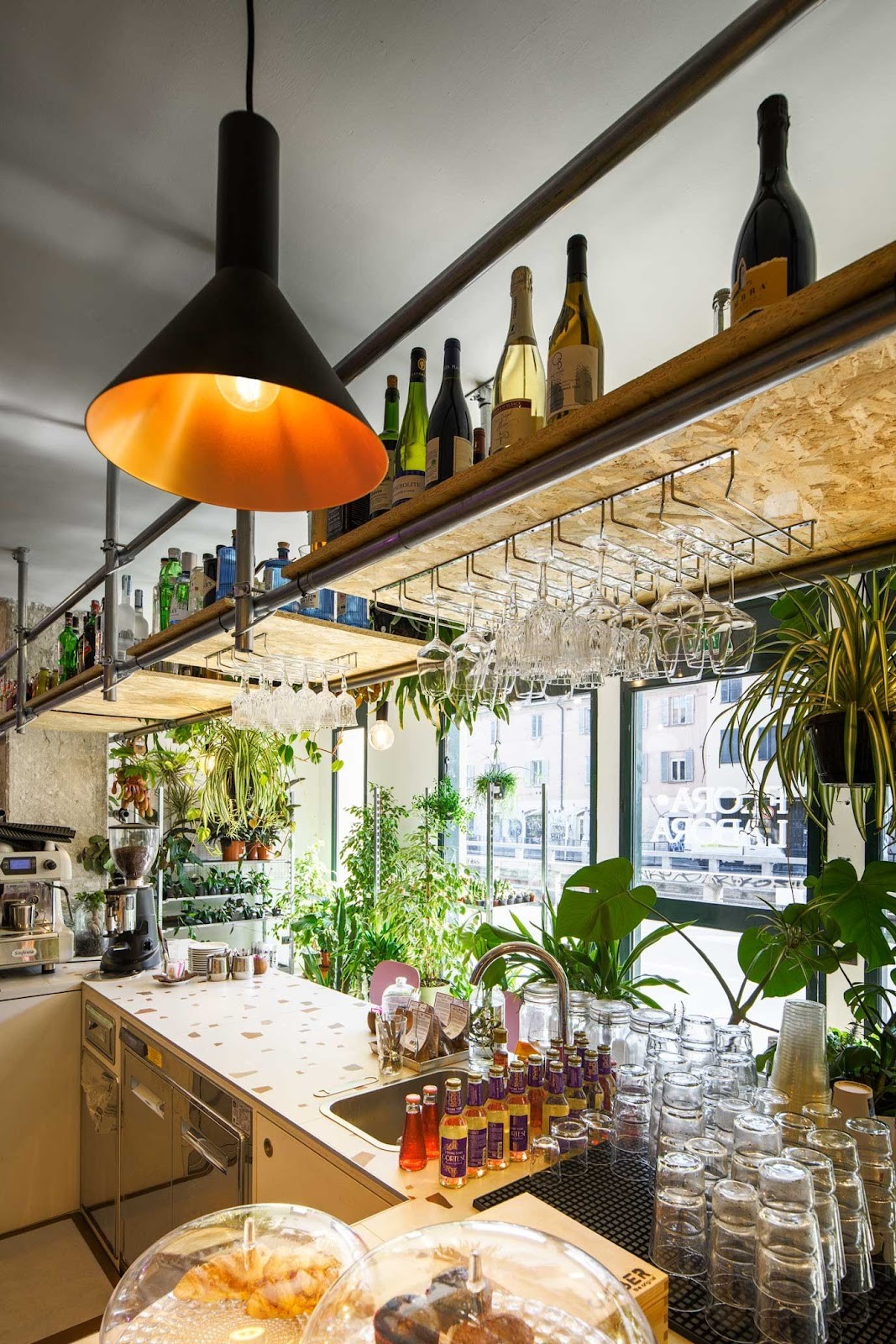 Flora et Labora: the place