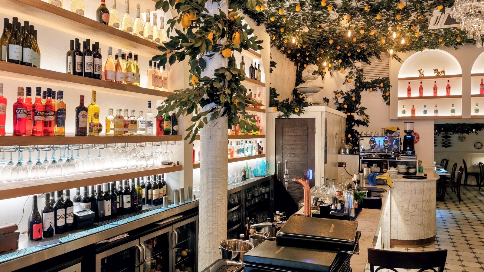 Santa Lucia West End: the place