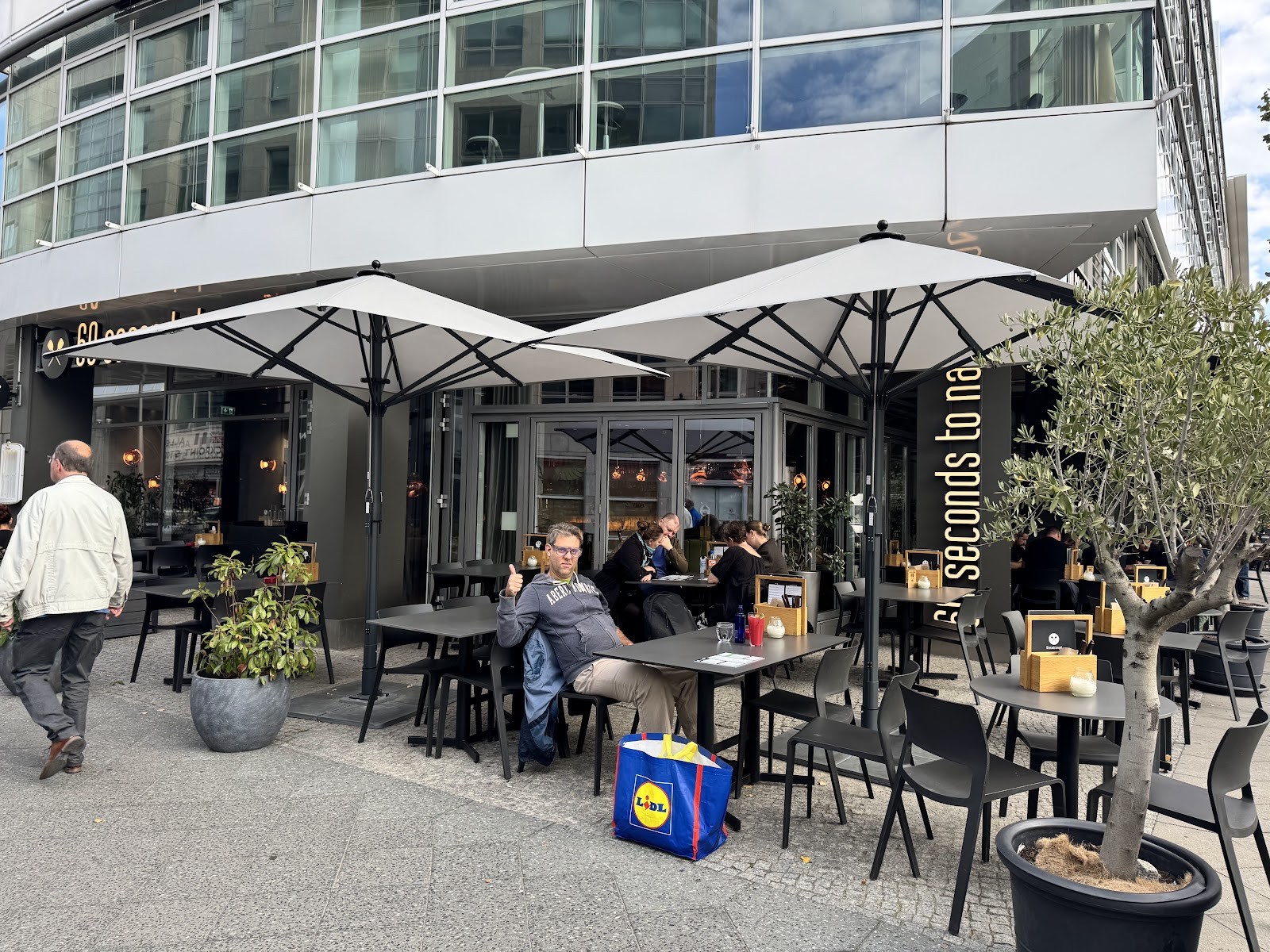 60 seconds to napoli Berlin / Friedrichstraße: the place