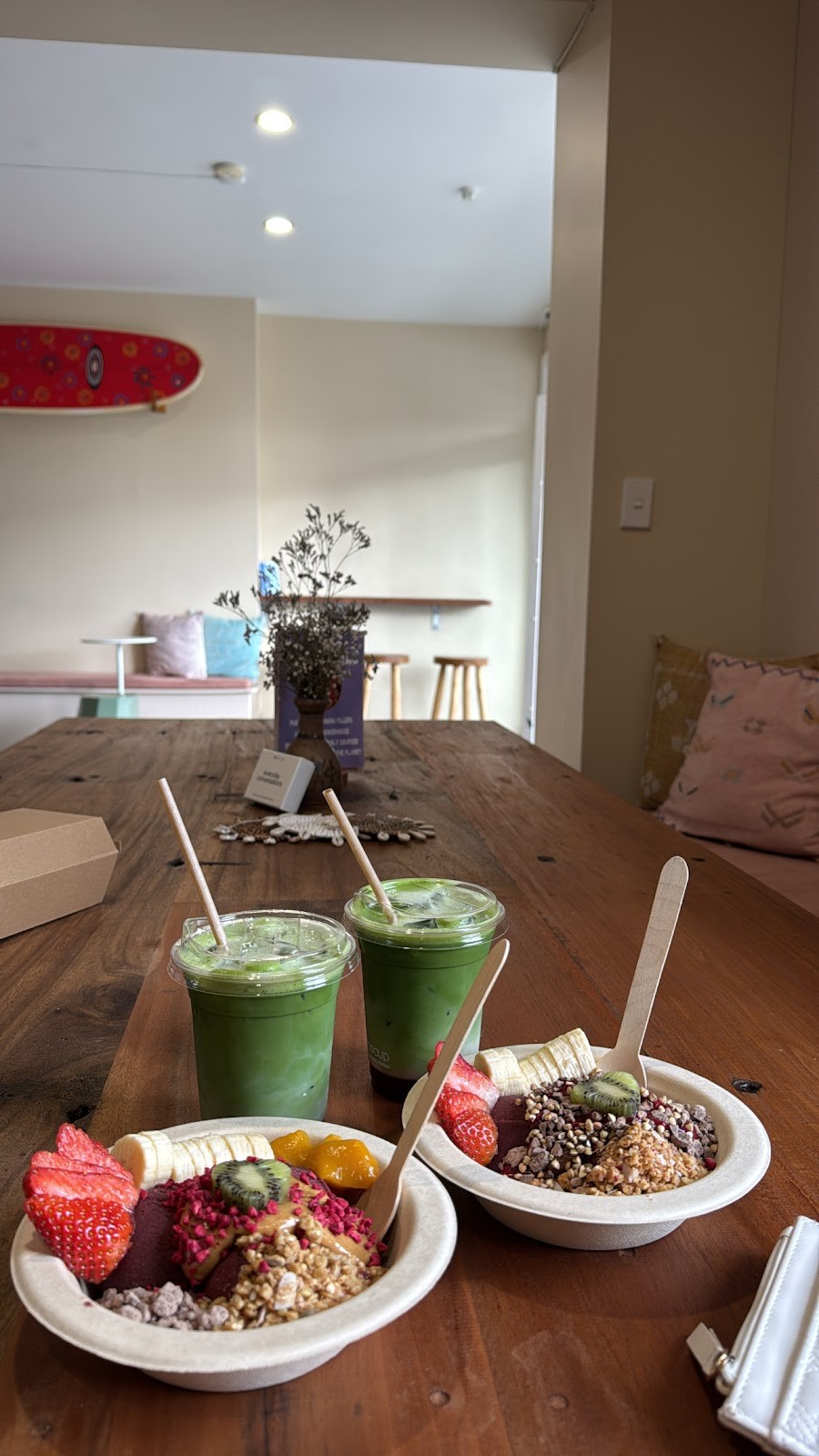 Lulu's Neighbourhood Bowls: food & drinks
