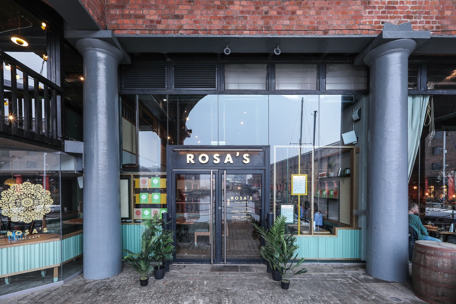 Rosa's Thai Cafe: the place