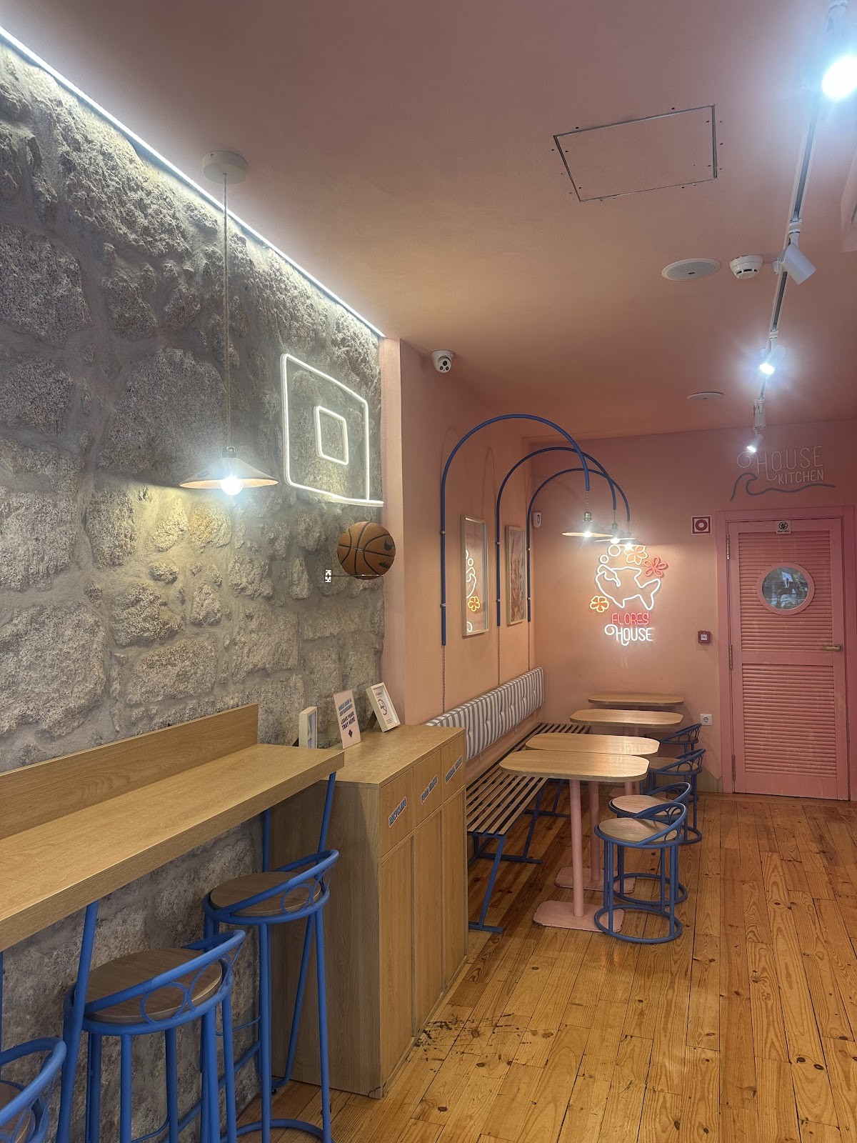 Poke House - Rua das Flores: the place