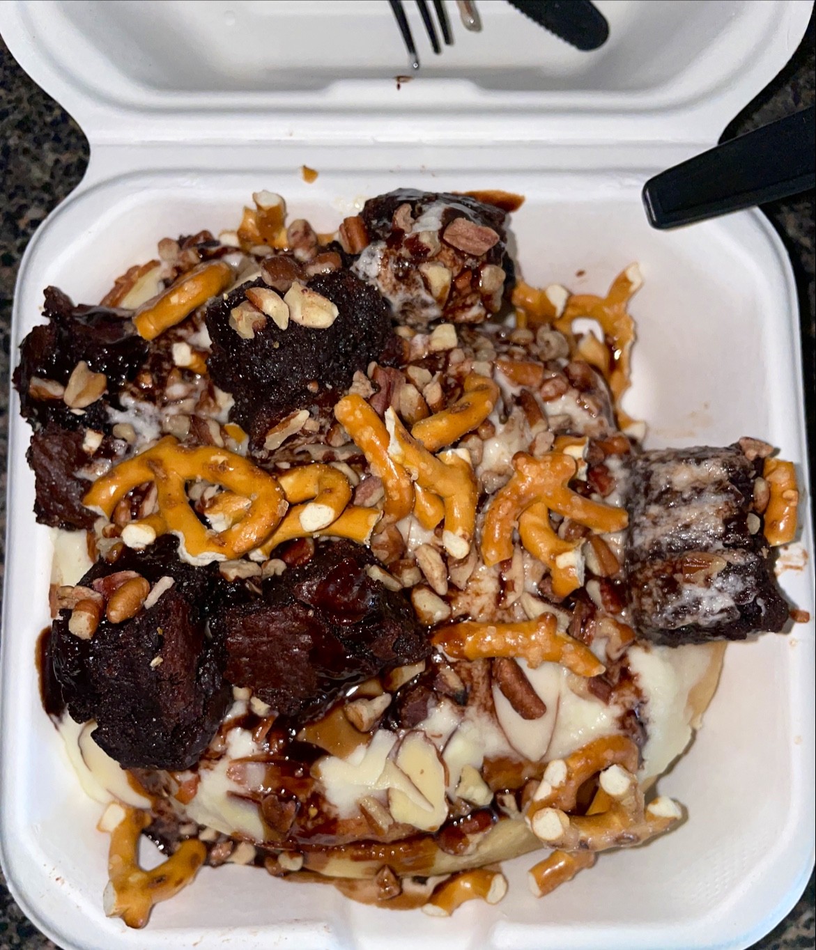 Cinnaholic: food & drinks