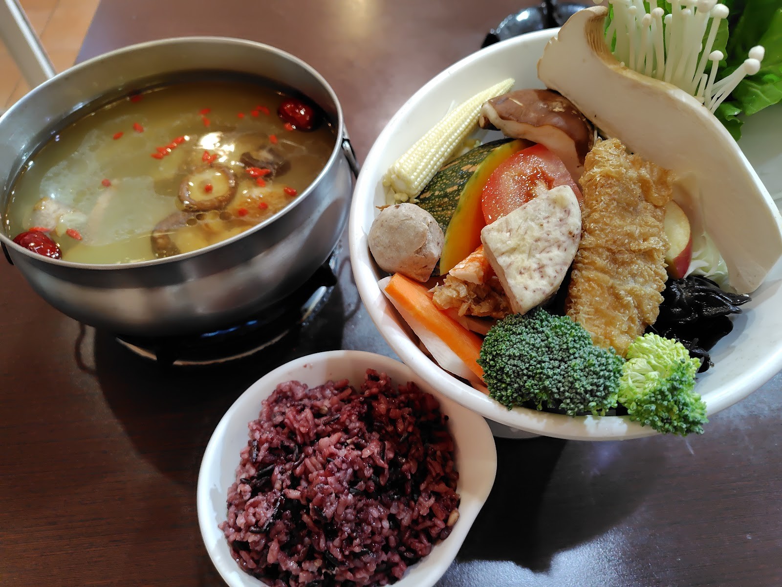 Fú Jù SùShí Guǎn 福聚素食館: food & drinks