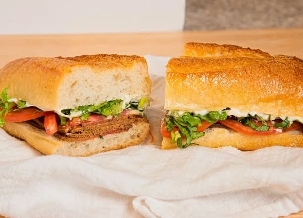 Luhv Vegan Bistro: food & drinks