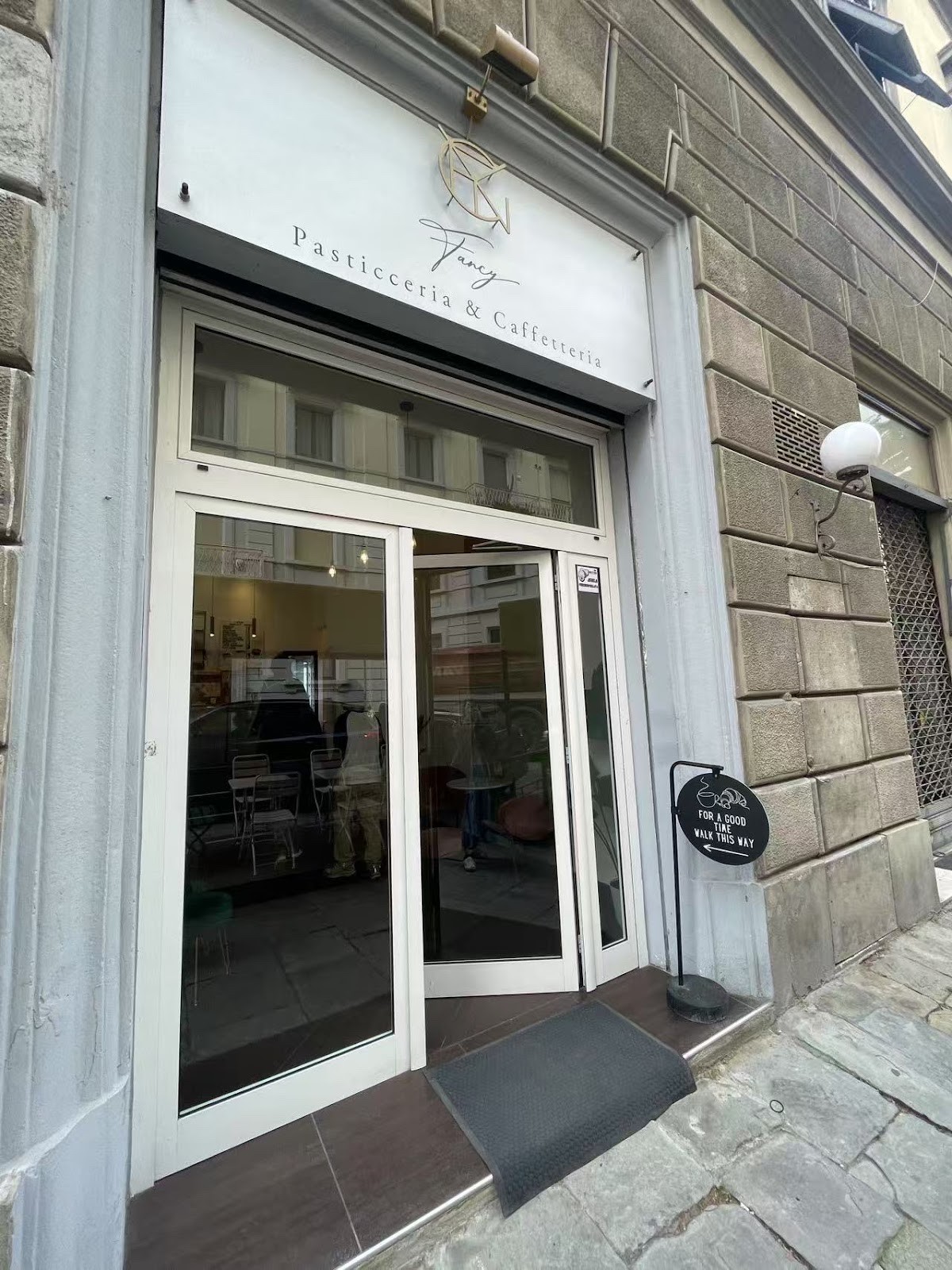Fancy Bakery & Specialty coffee: the place