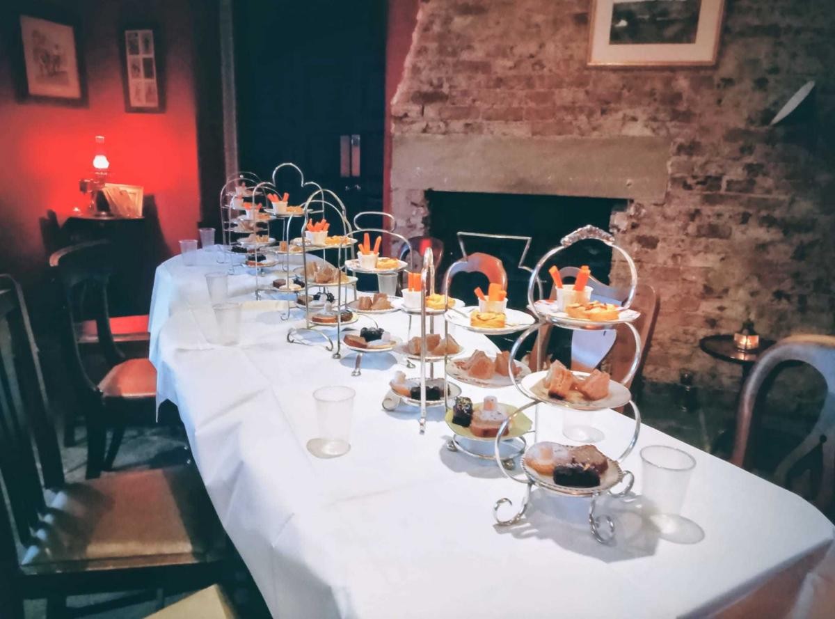 Tea By The Lock: the place