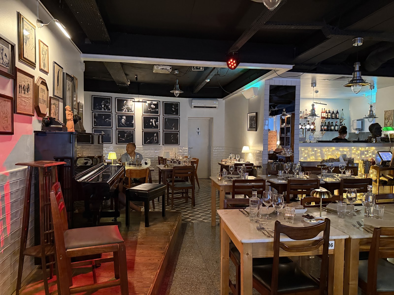 Fama d'Alfama: the place
