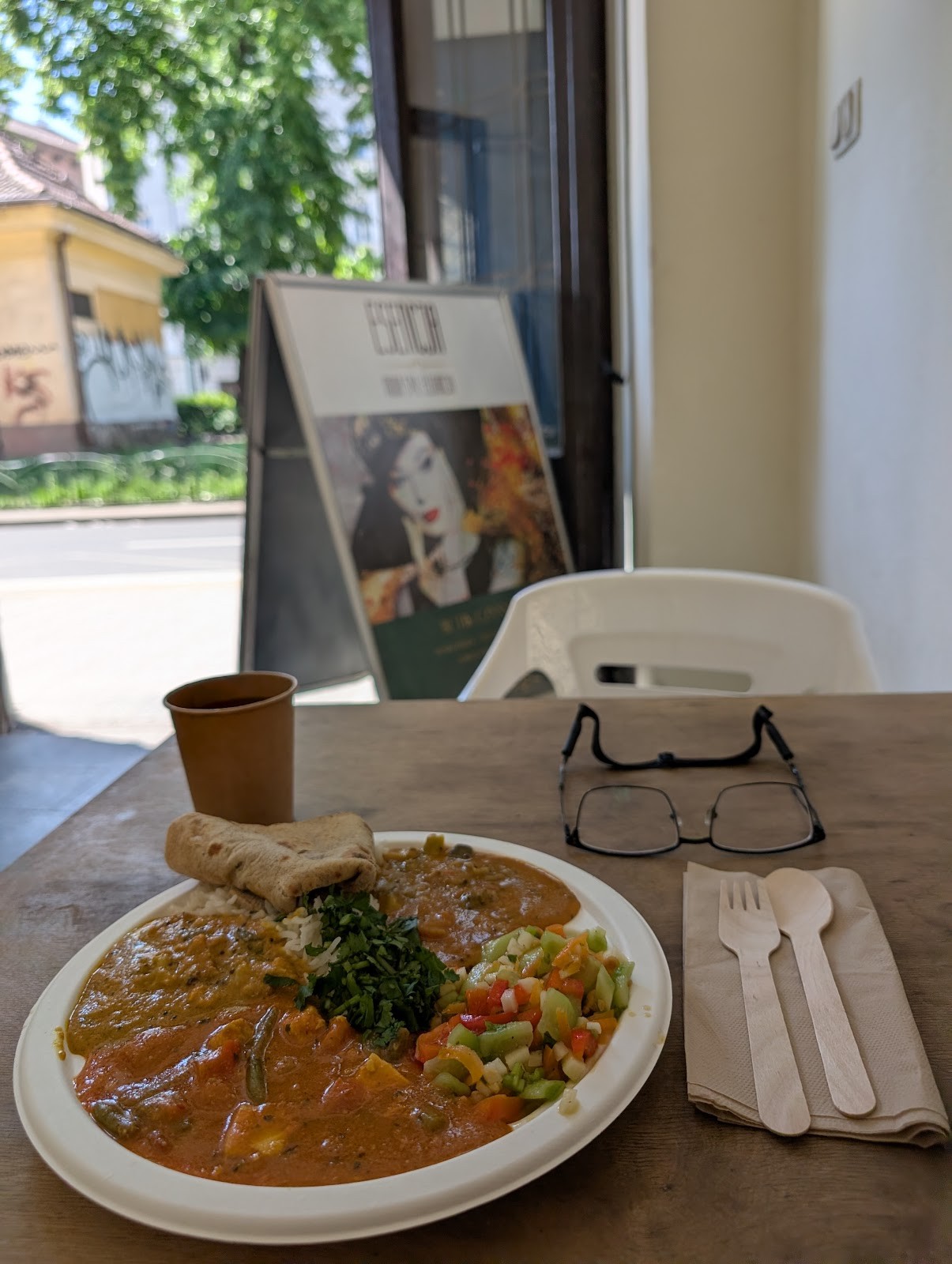 Hariprasad Samosa&Curry: food & drinks