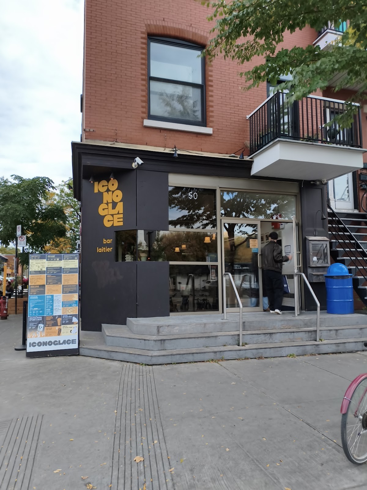 Iconoglace Mile end: the place