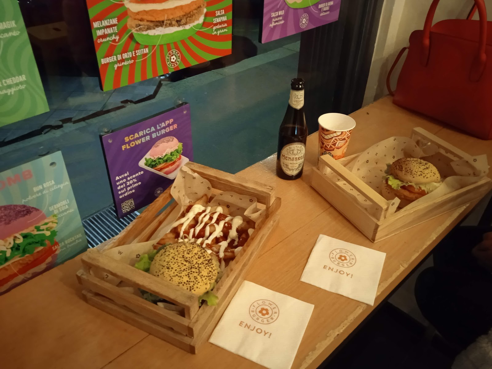 Flower Burger: food & drinks