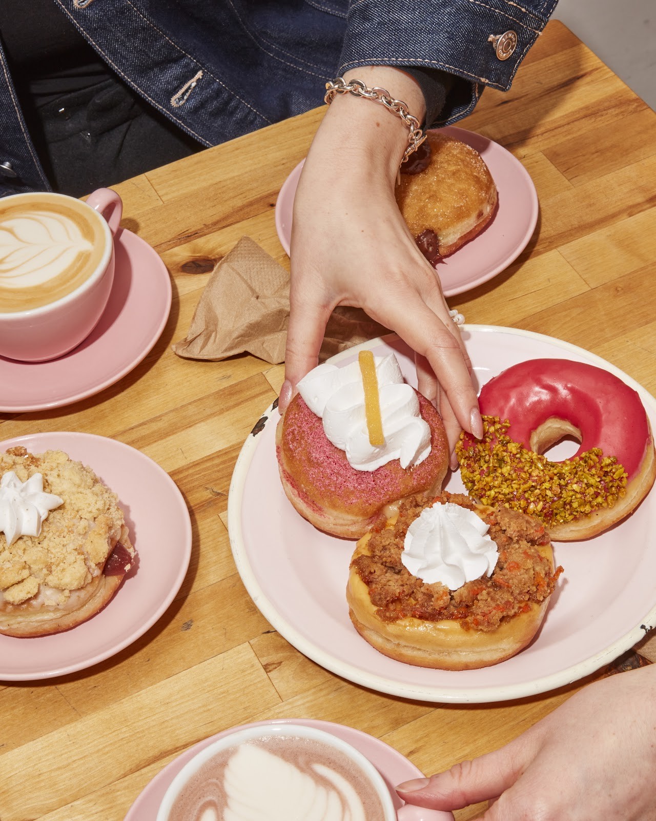 Brammibal's Donuts: food & drinks