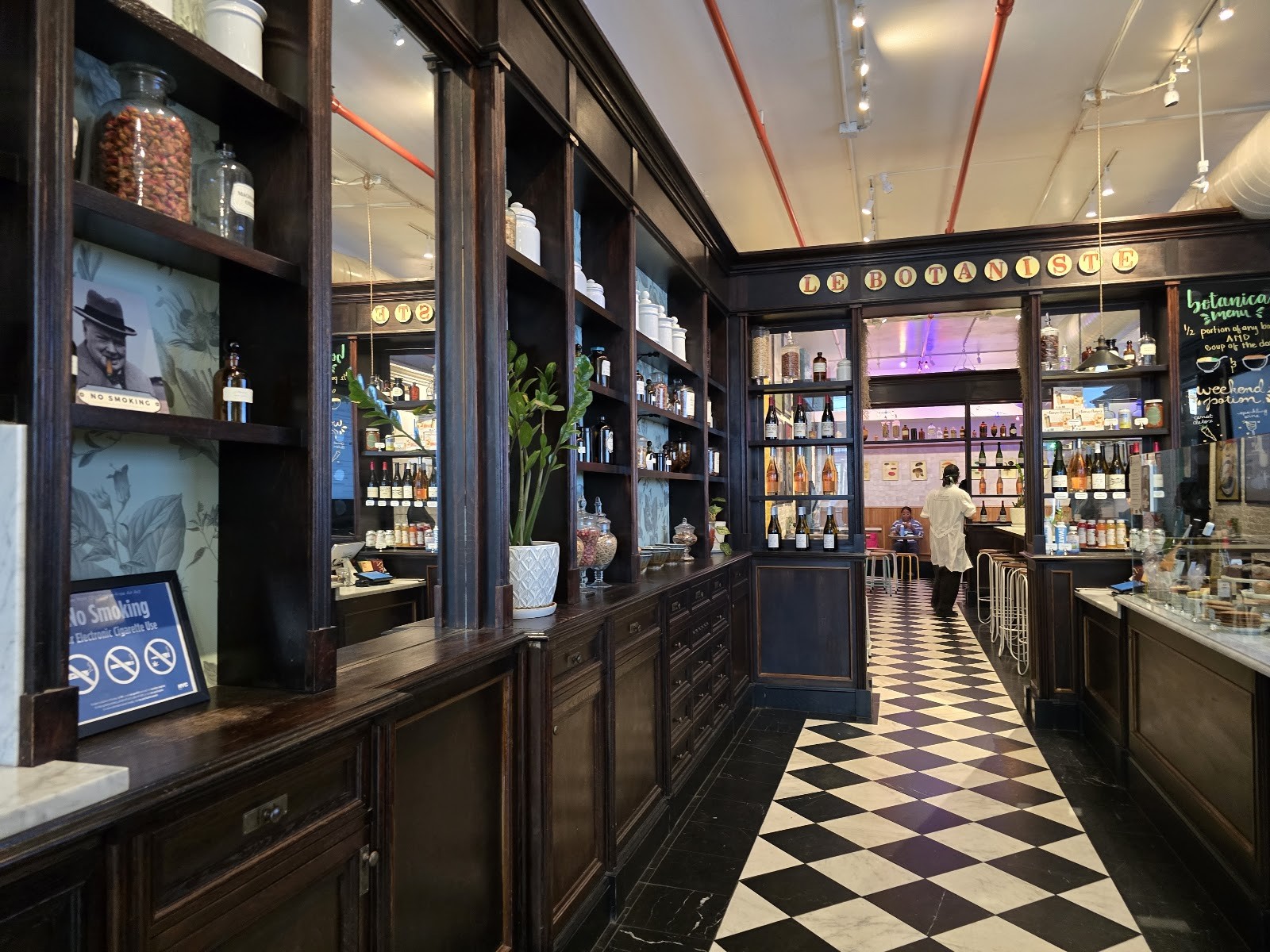 Le Botaniste: the place