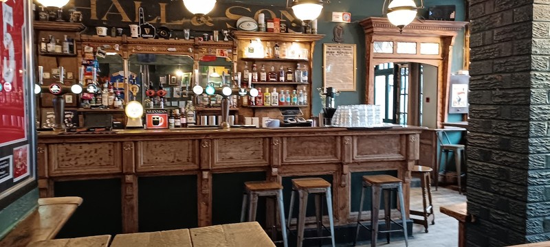 Kellys Dispensary: photo