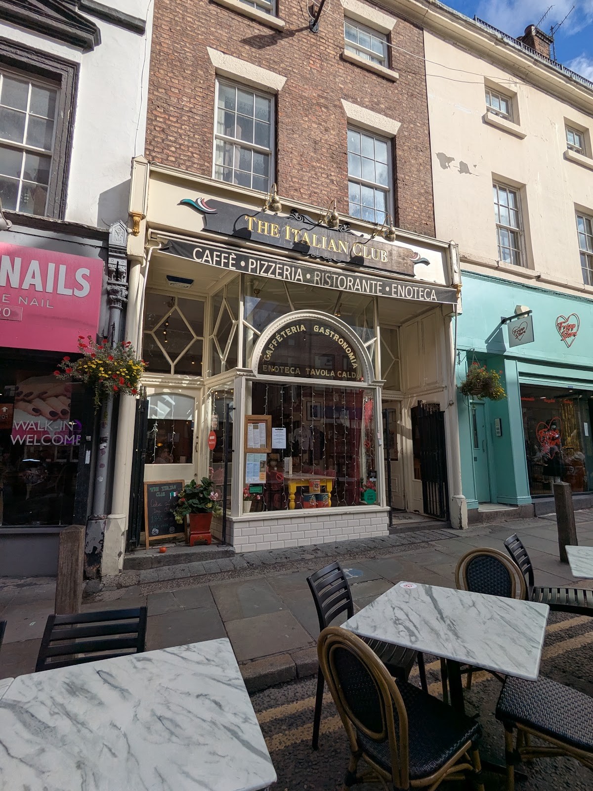 The Italian Club: the place