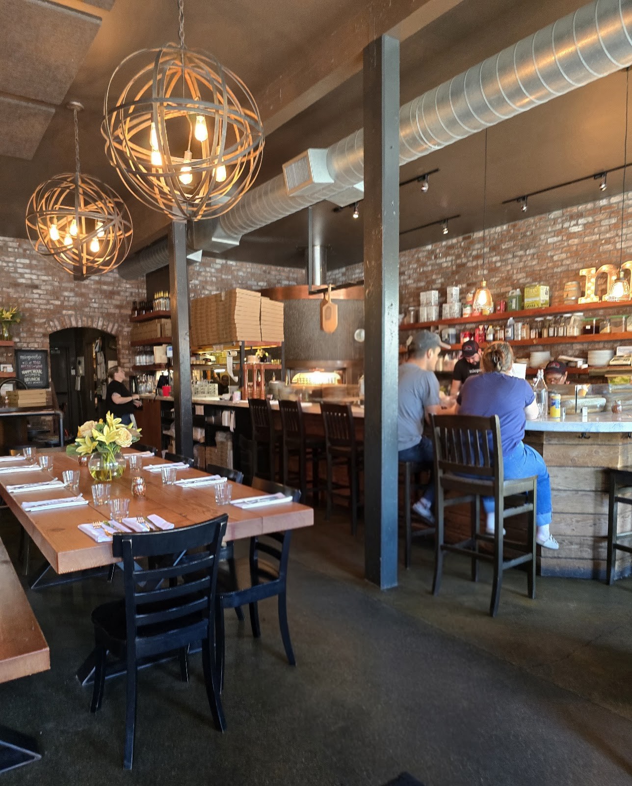 Mioposto Pizzeria: the place