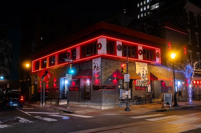 Top Tomato Bar & Pizza: the place