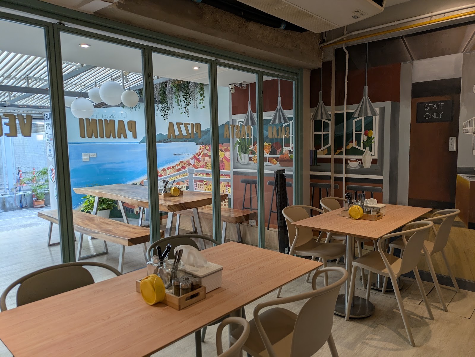 Tutto Matto - Thong Lo 10 (FKA: Panini Mafia): the place