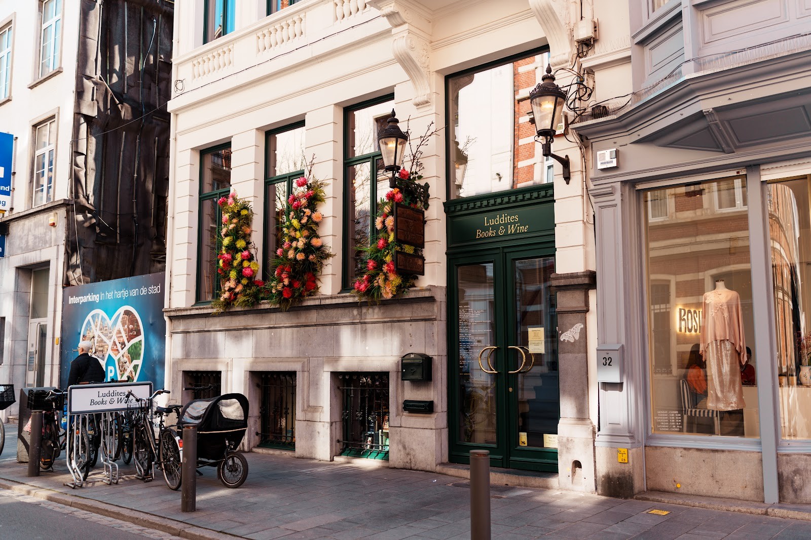 Luddites Books & Wine: the place
