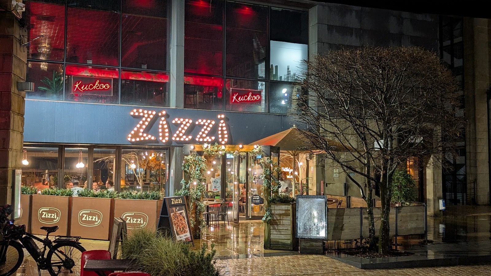 Zizzi - Sheffield Leopold Square: the place