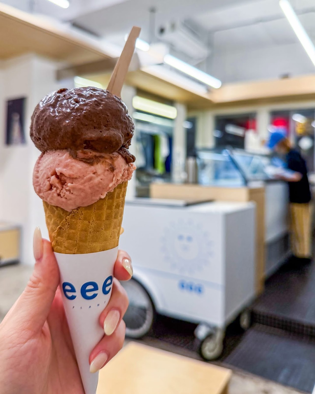 eee ice cream and bakes: food & drinks