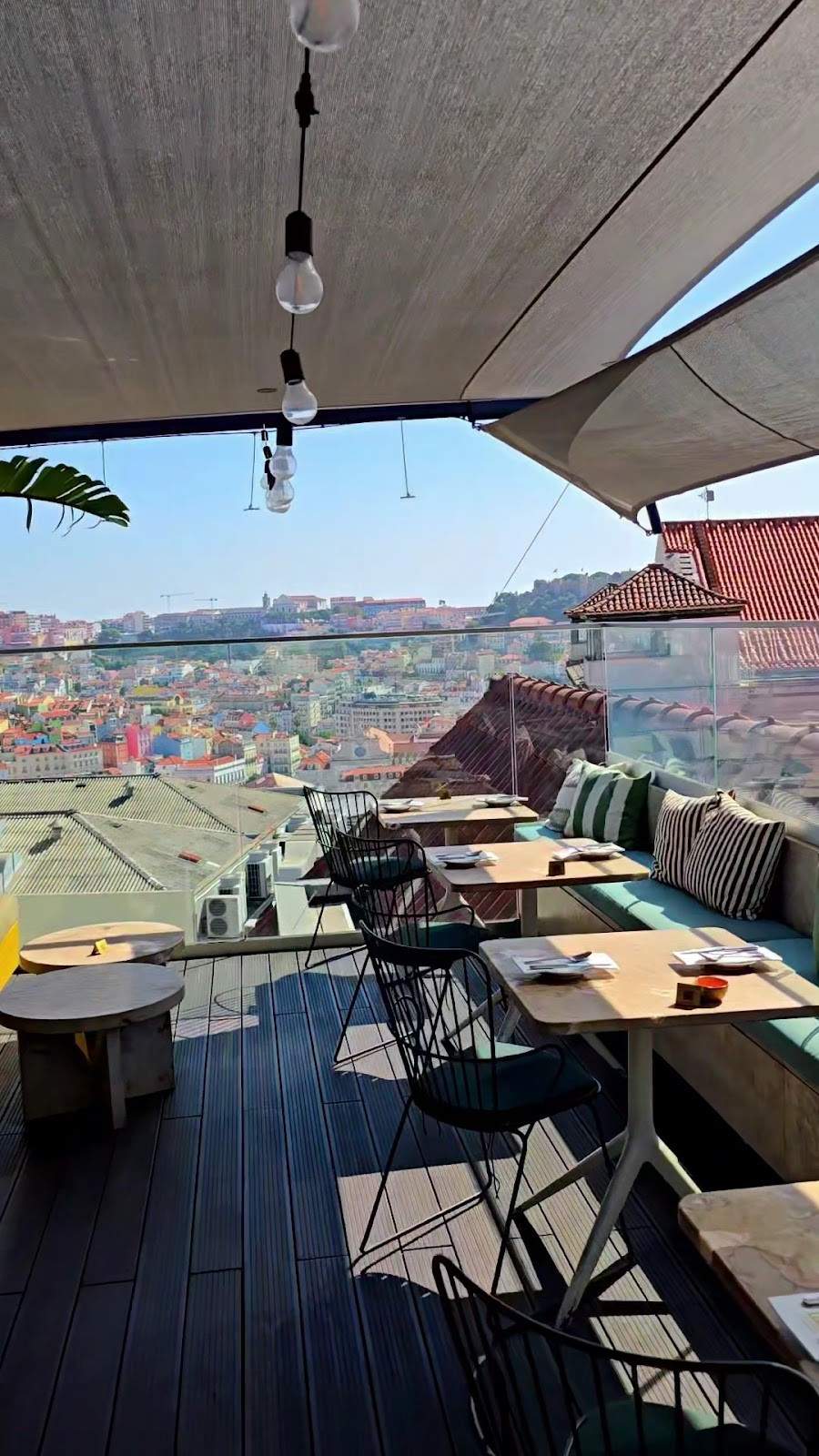 Lumi Rooftop: the place