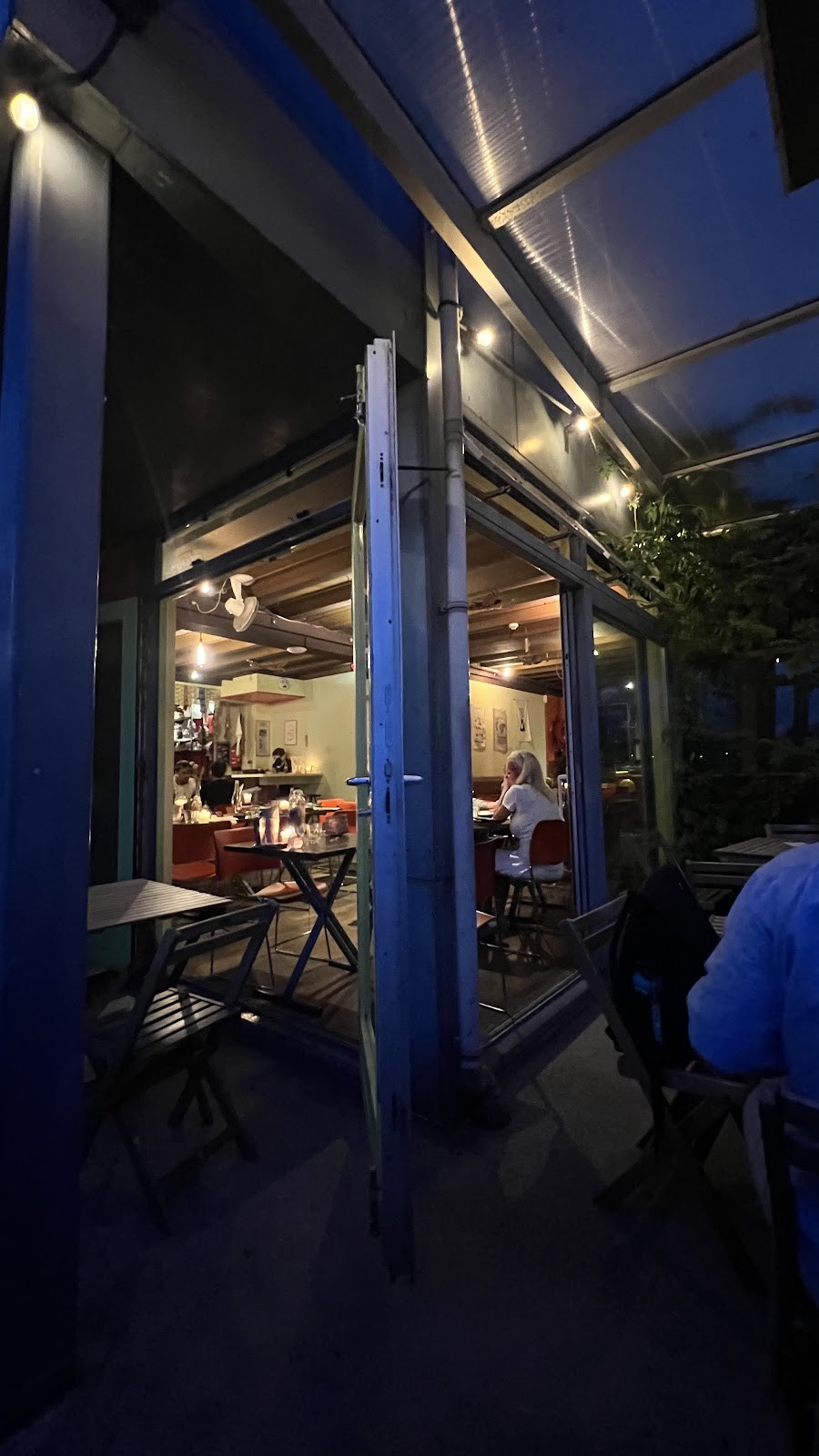 Café Warung Pas: the place