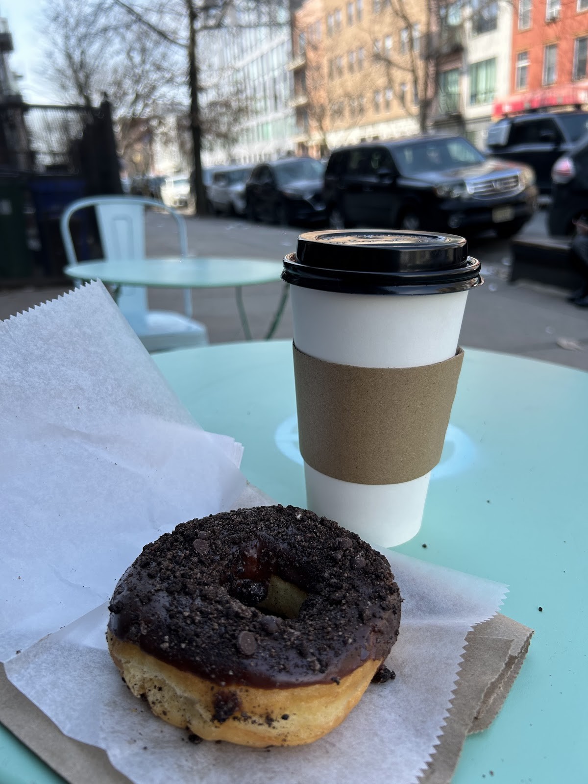 Dun-Well Doughnuts: food & drinks