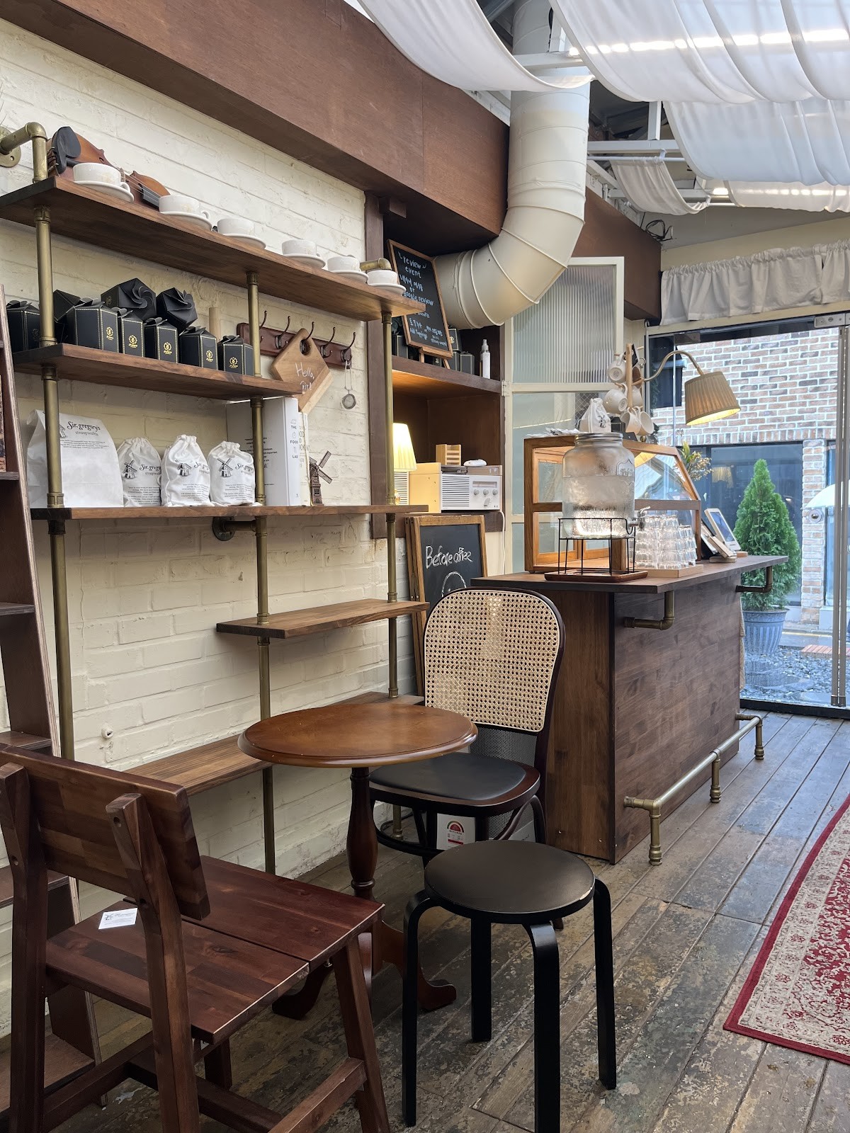 Little Sparrow: the place