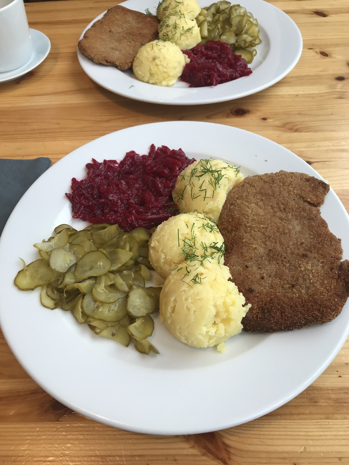 Lokal Vegan Bistro: food & drinks
